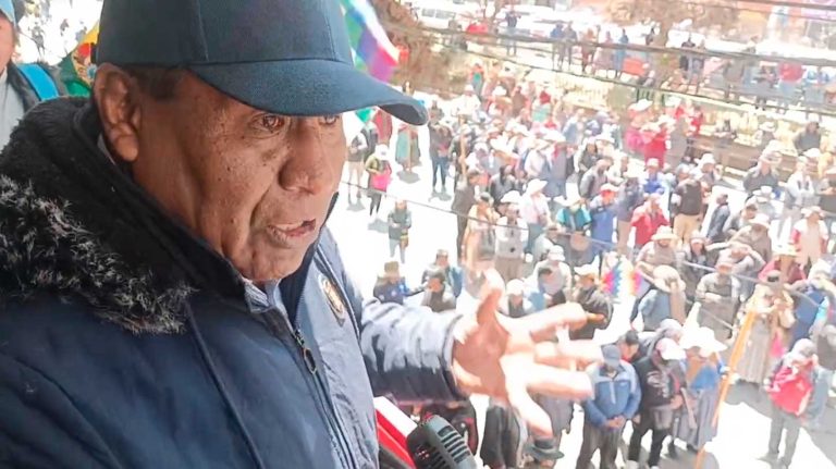 Alberto Quelali, presidente de la Fejuve El Alto retoma las históricas instalaciones de la avenida 6 de Marzo.